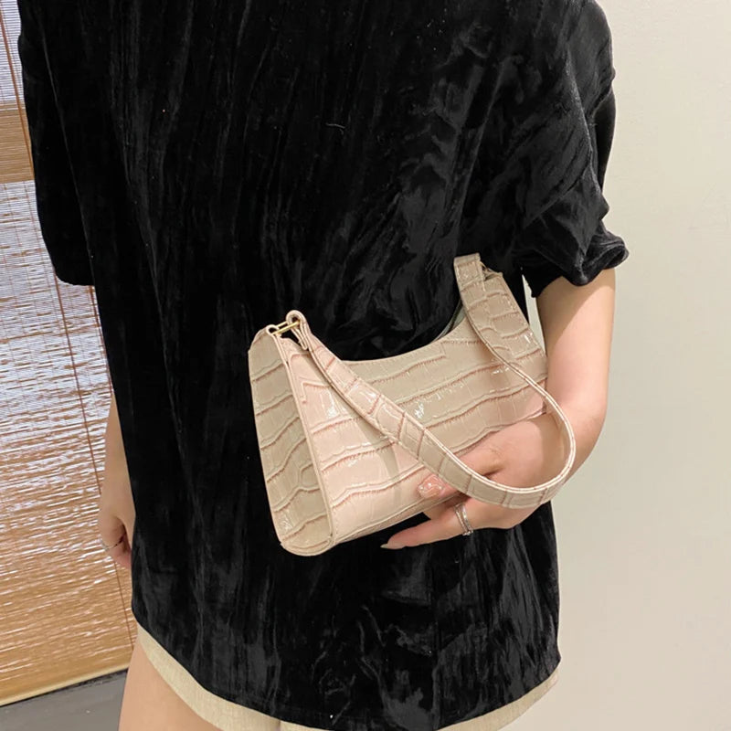 EtherealBe alligator pattern PU leather handbag with a chic design, perfect for stylish outings.