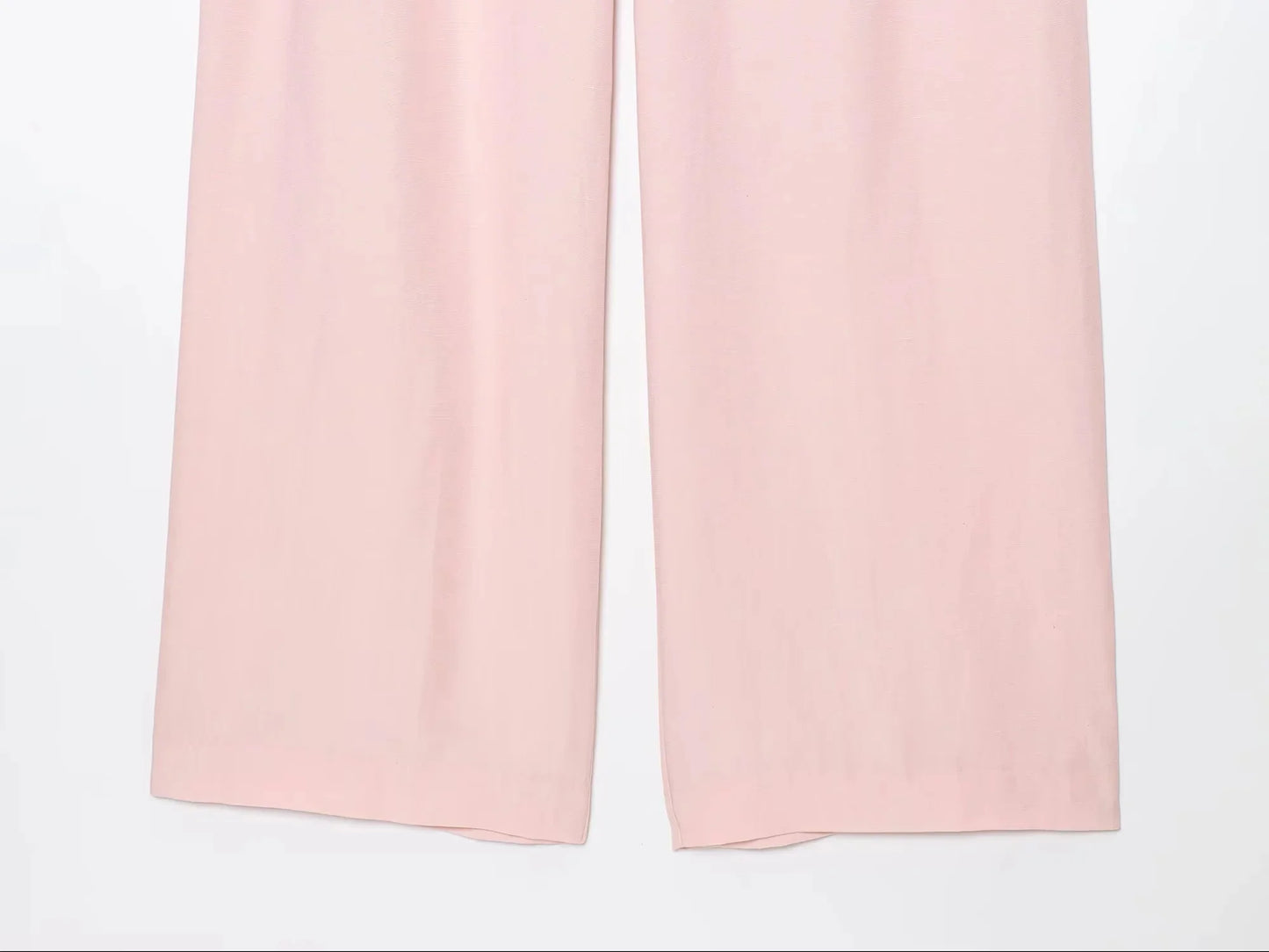 EtherealBe casual chic office lady pantsuit in soft pink fabric for a stylish work look