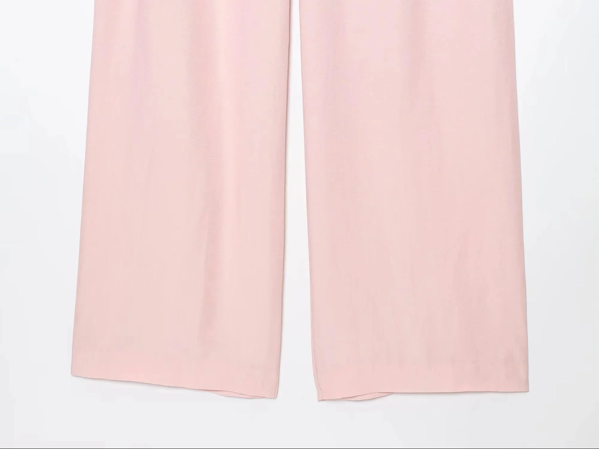 EtherealBe casual chic office lady pantsuit in soft pink fabric for a stylish work look