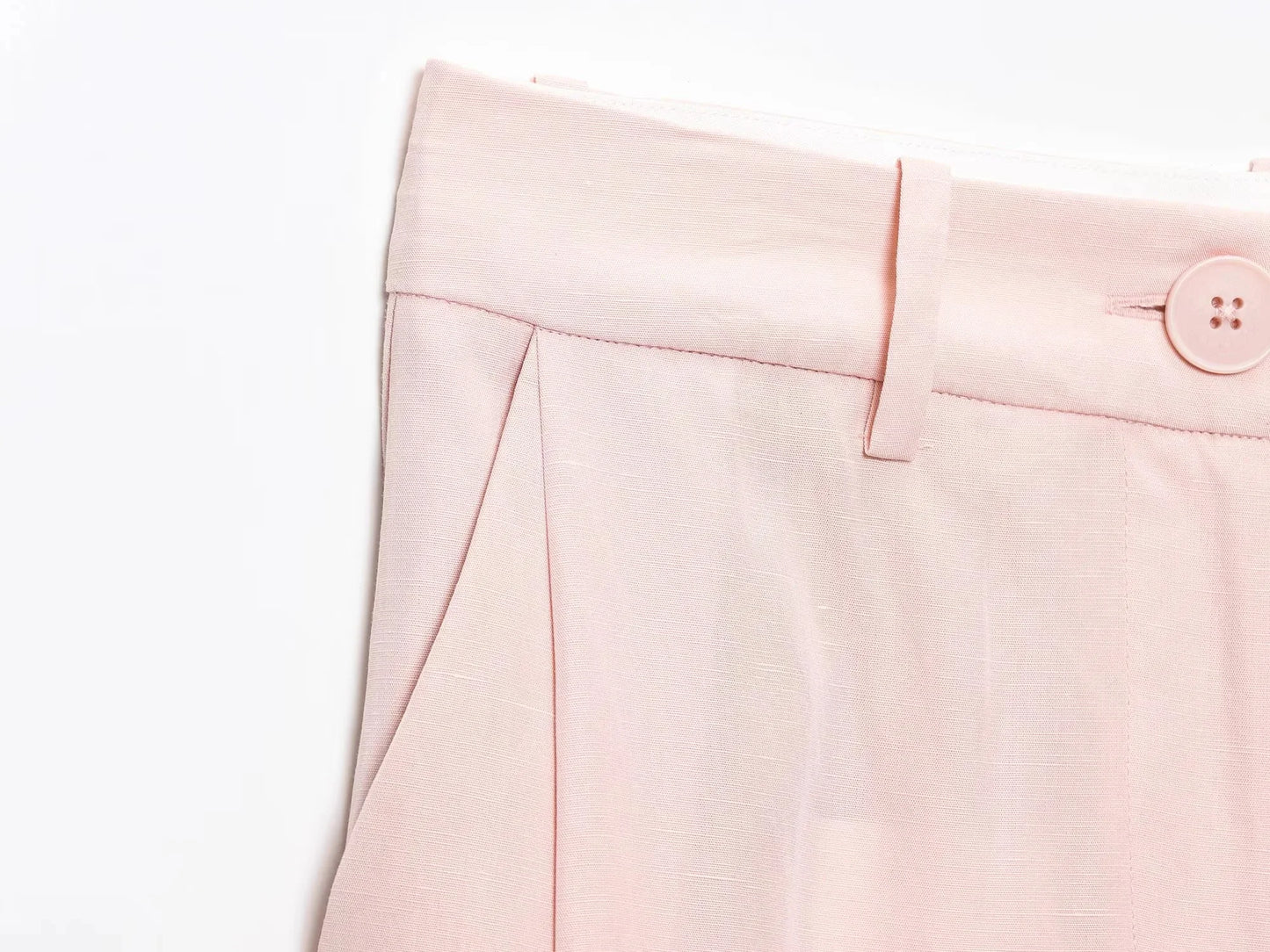 EtherealBe casual chic office lady pantsuit in soft pink with pleated details and button closure