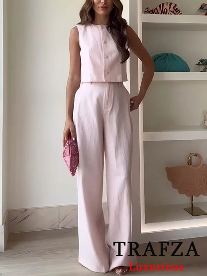 EtherealBe casual chic office pantsuit in soft pink with a sleeveless top and wide-leg trousers