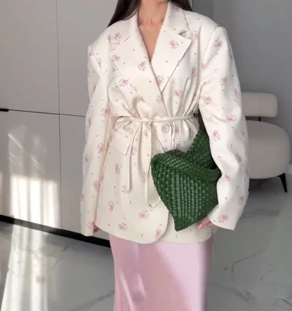EtherealBe elegant casual blazer for women with floral print and stylish belt detail