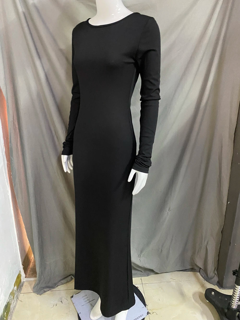 EtherealBe elegant off shoulder evening dress in black with long sleeves and a sleek fit