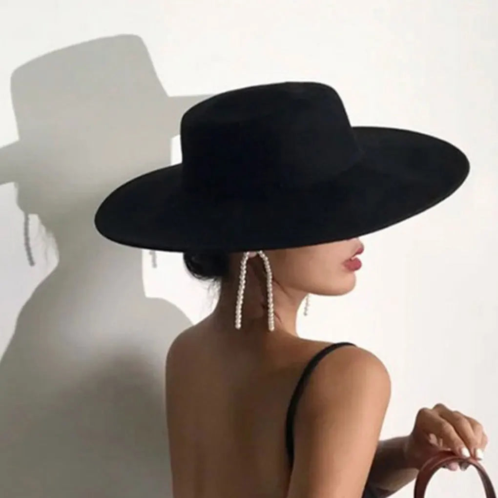 Stylish black fashion blend top hat for ladies, perfect for casual and formal outfits