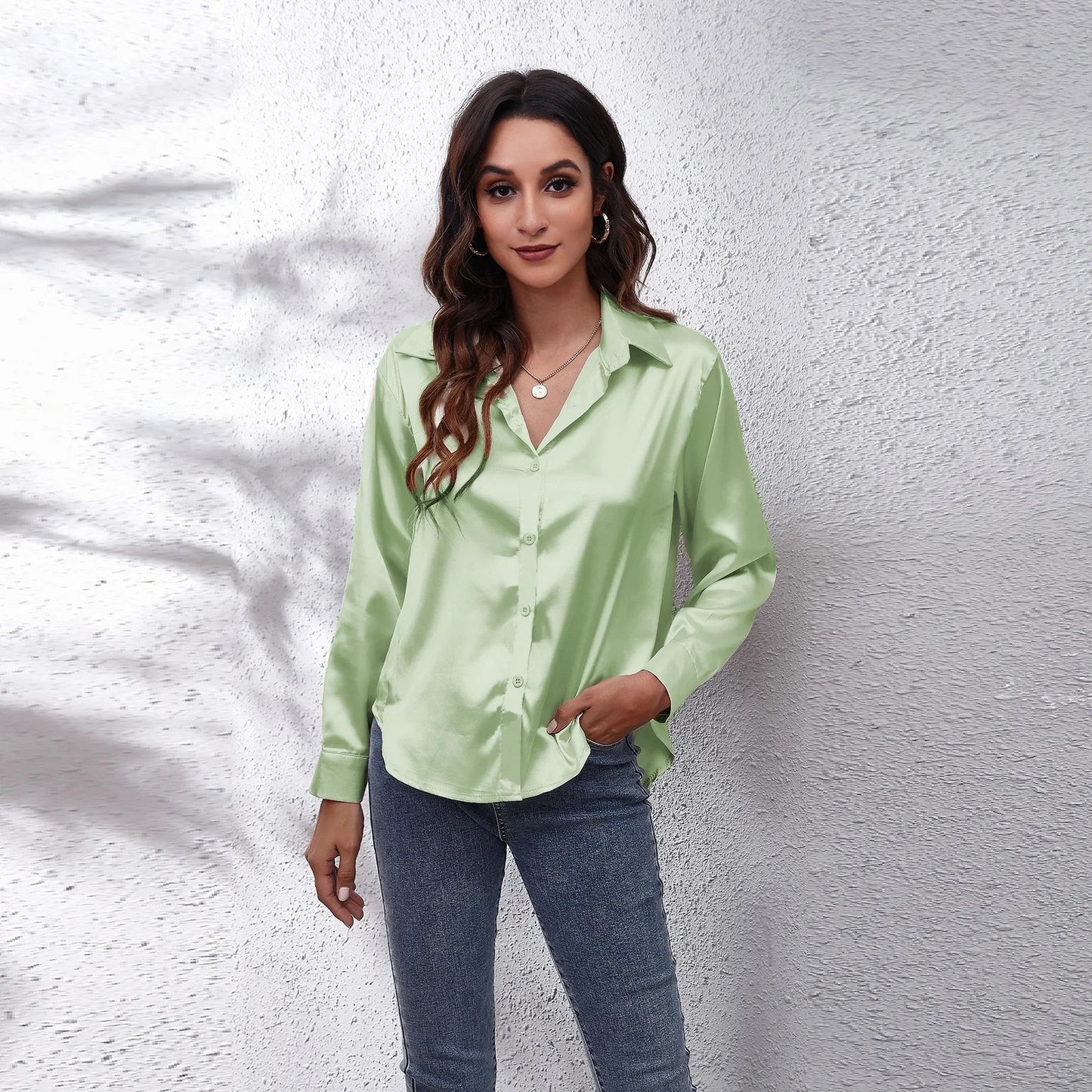 EtherealBe fashion satin blouse ladies in green with a button-up front and long sleeves