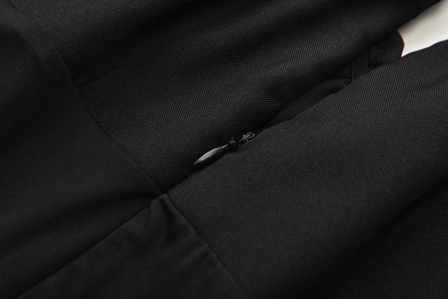 Close-up of Queen of Hearts costume for women featuring a hidden zipper detail