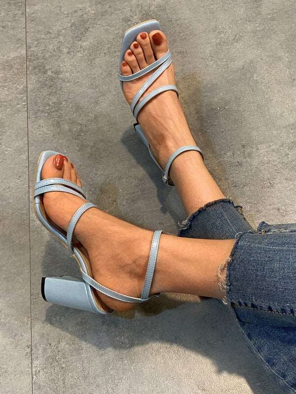 2022 New Summer Women&#39;s High Heels Fashion All-match Square Toe Chunky Heel Sandals Sexy Banquet Solid Color Simple High Heels