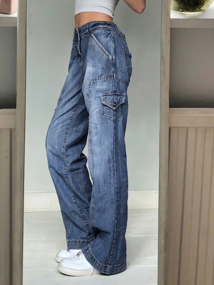 Stylish EtherealBe boyfriend jeans with pockets in light wash denim for a casual look