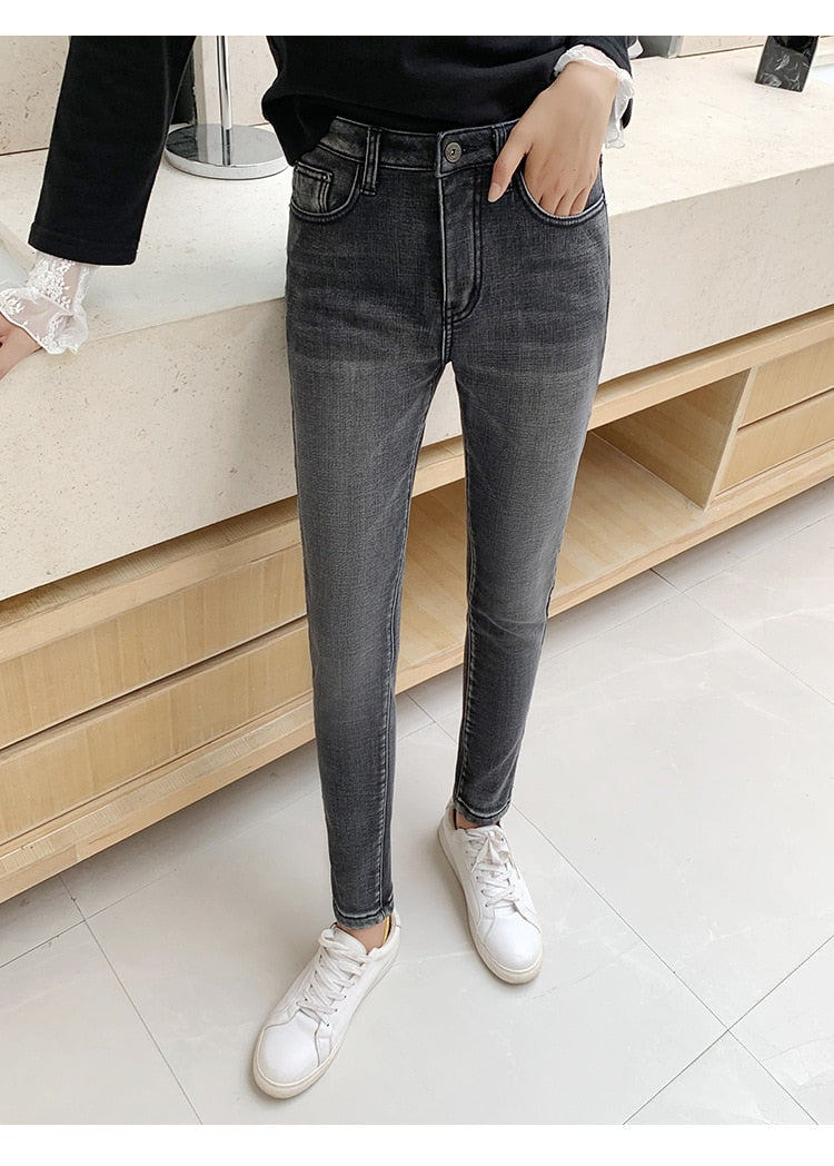 EtherealBe dark grey high rise fleece lined skinny jeans for women styled with white sneakers for casual winter wear